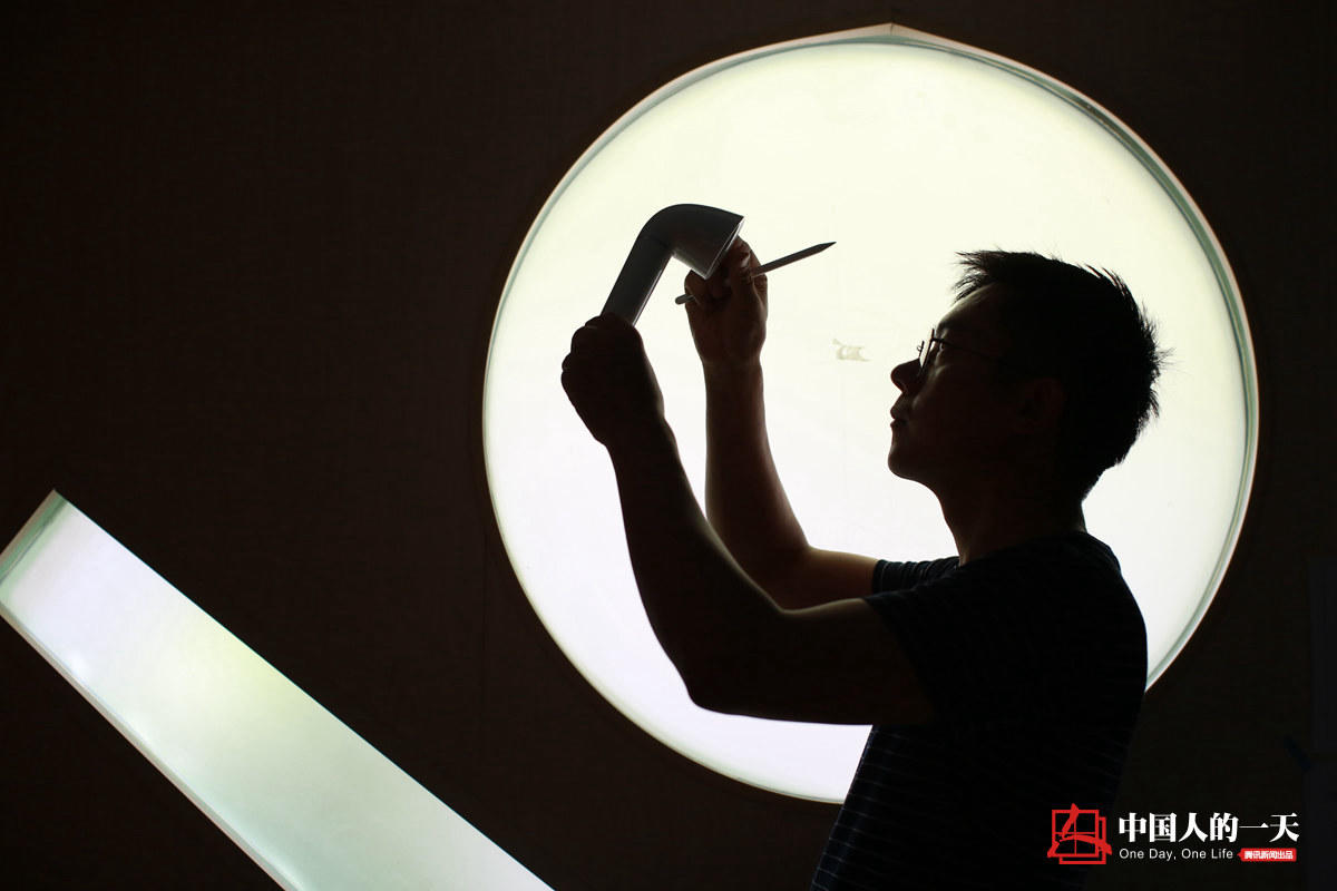 杭州创业者为节约生活成本租住集装箱13平米每月租金1200