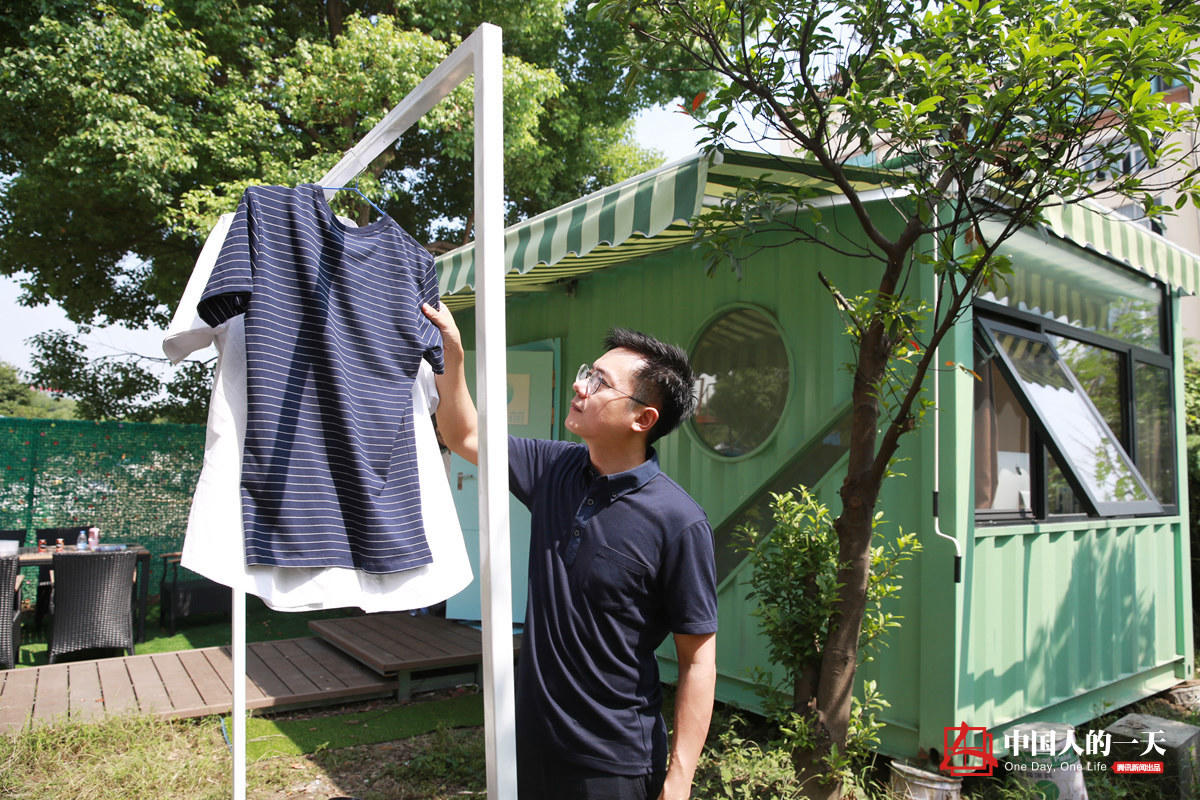 杭州创业者为节约生活成本租住集装箱13平米每月租金1200