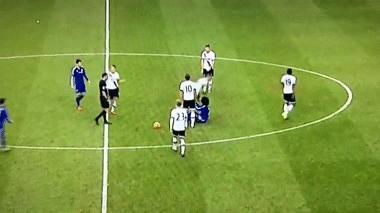 内马尔被踢伤的视频,足球赛场内马尔被激怒合集