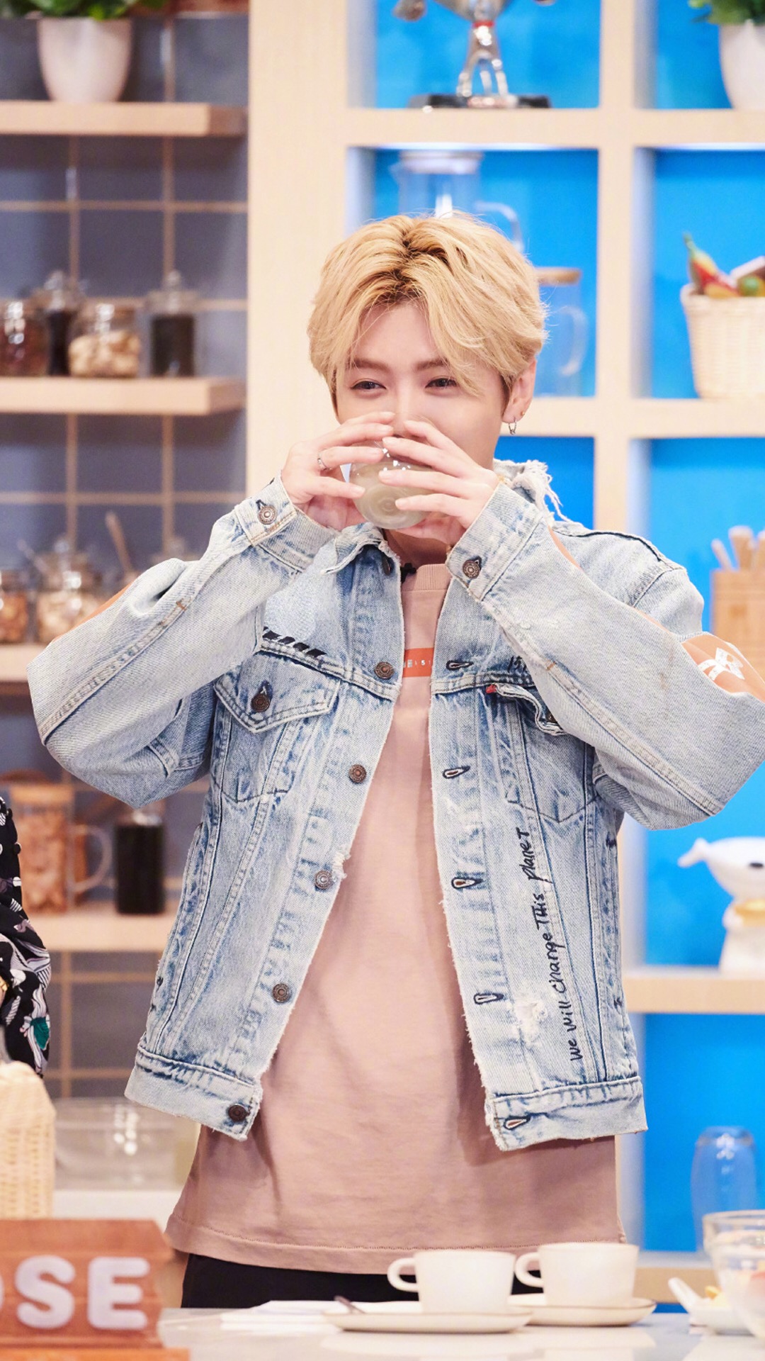 鹿晗高清手机壁纸大图,鹿晗高清壁纸2017卡通