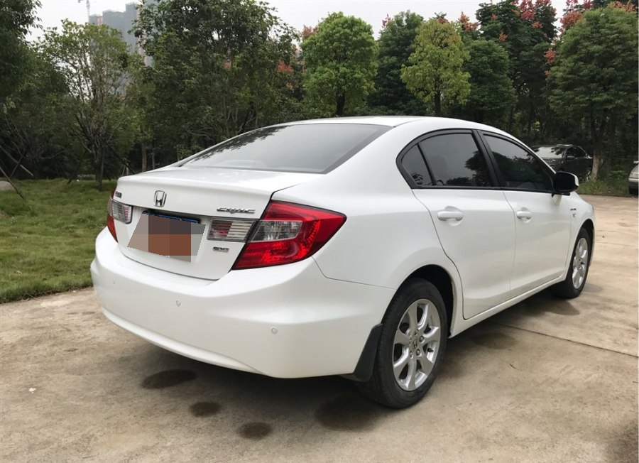 落地价15万买本田思域三厢哪款车,本田思域14.19万落地多少钱