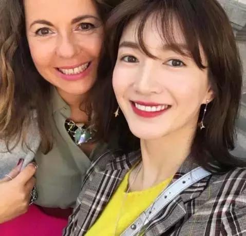 皮肤偏黑适合什么颜色口红显白,卡姿兰口红哪个色号显白显年轻