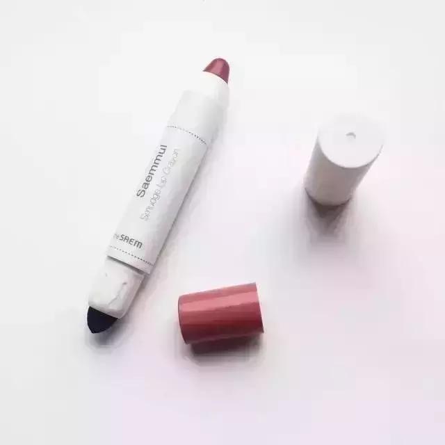 皮肤偏黑适合什么颜色口红显白,卡姿兰口红哪个色号显白显年轻