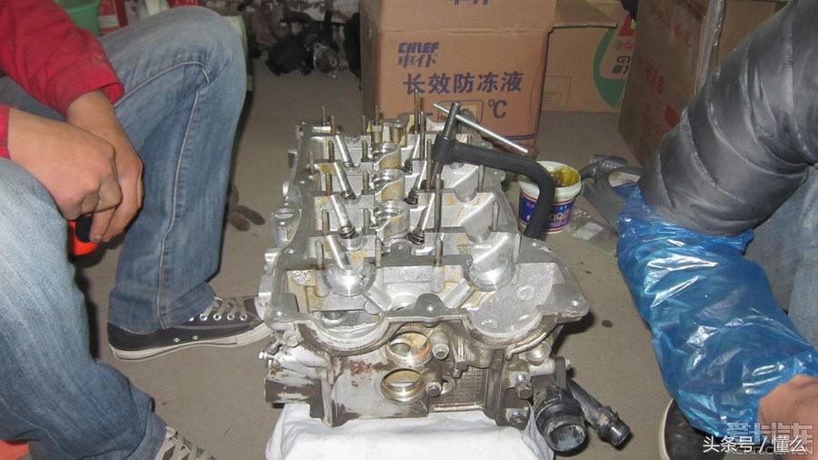 宝马320I大修发动机解决严重烧机油、冒蓝烟、尾气发臭问题