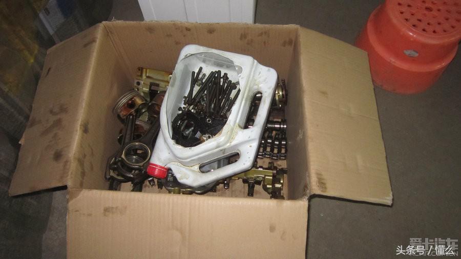 宝马320I大修发动机解决严重烧机油、冒蓝烟、尾气发臭问题