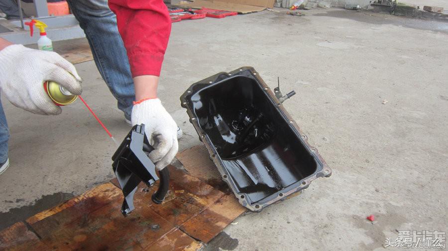 宝马320I大修发动机解决严重烧机油、冒蓝烟、尾气发臭问题