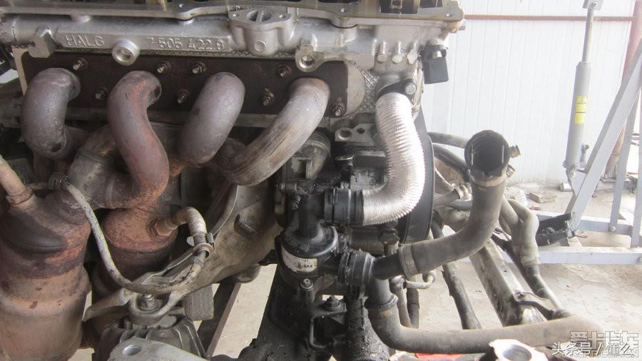 宝马320I大修发动机解决严重烧机油、冒蓝烟、尾气发臭问题