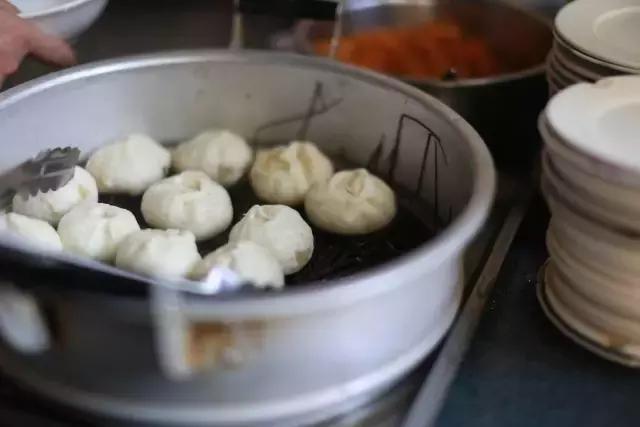 这家店日销20000只包子,年赚400万???