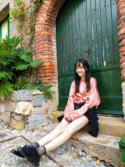 爆棚迪丽热巴杀出九宫格私服美照,迪丽热巴安慕希九宫格图片