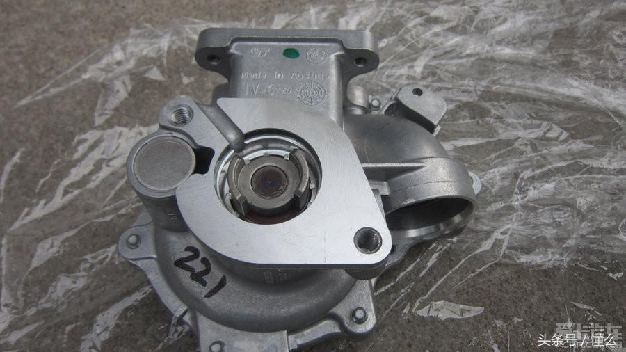 宝马320I大修发动机解决严重烧机油、冒蓝烟、尾气发臭问题