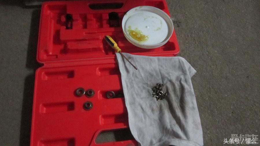 宝马320I大修发动机解决严重烧机油、冒蓝烟、尾气发臭问题