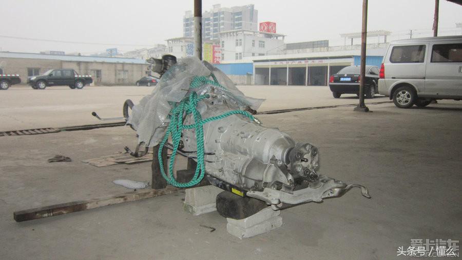 宝马320I大修发动机解决严重烧机油、冒蓝烟、尾气发臭问题