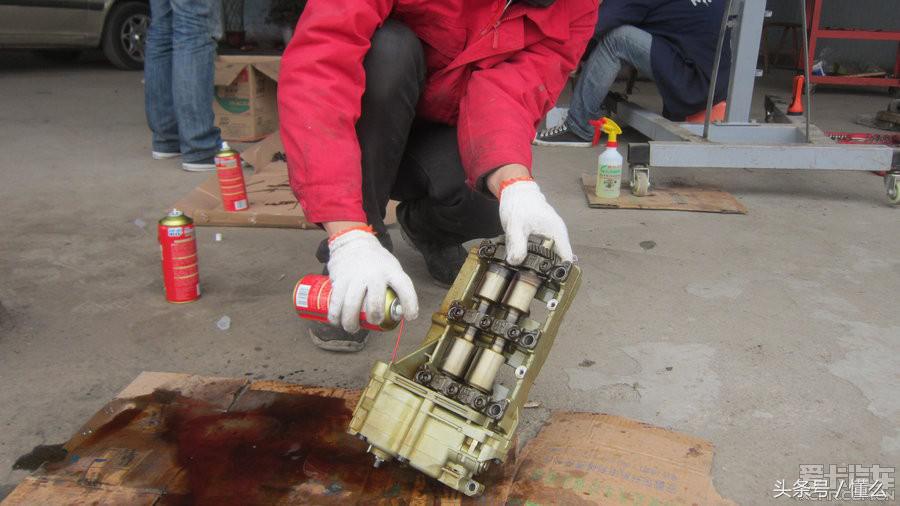 宝马320I大修发动机解决严重烧机油、冒蓝烟、尾气发臭问题