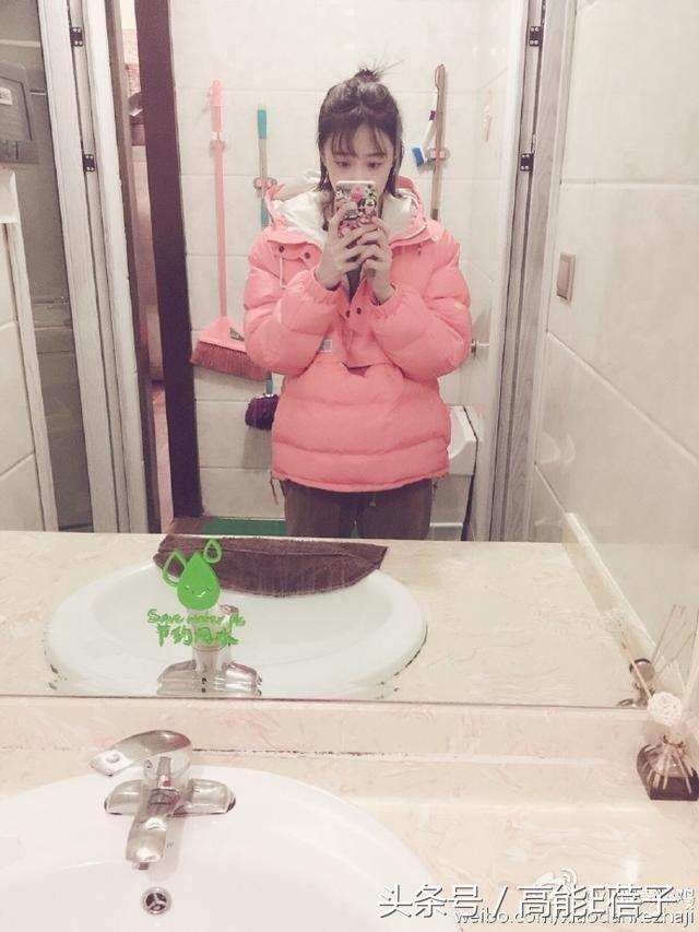 郑爽被表姐坑惨，借炸鸡店开业主动向粉丝和艺人索要120元花篮