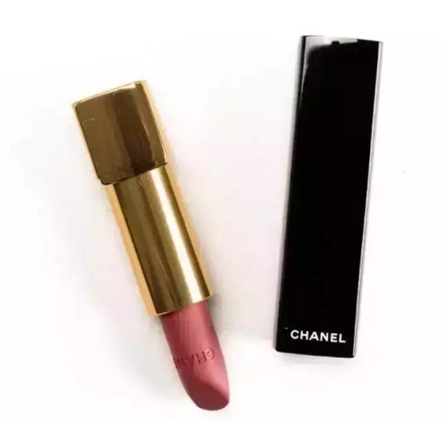 皮肤偏黑适合什么颜色口红显白,卡姿兰口红哪个色号显白显年轻