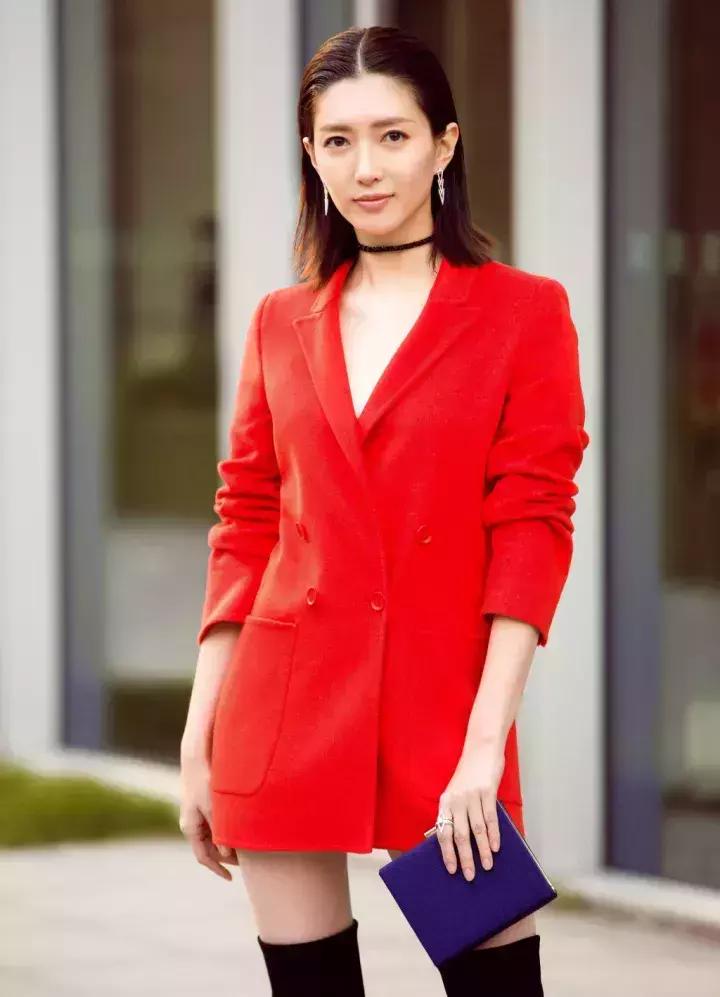 皮肤偏黑适合什么颜色口红显白,卡姿兰口红哪个色号显白显年轻