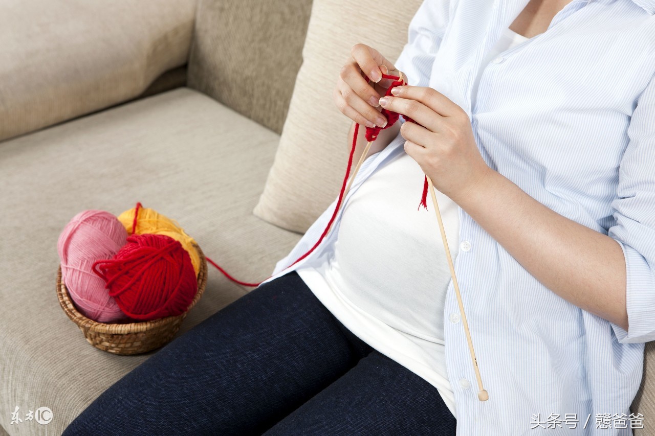 怀孕35周准妈妈坐飞机回家待产，2小时行程突然破水闹笑话