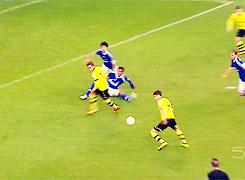 内马尔被踢伤的视频,足球赛场内马尔被激怒合集