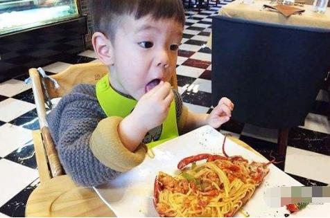 甜馨小咘咘,明星小孩咘咘