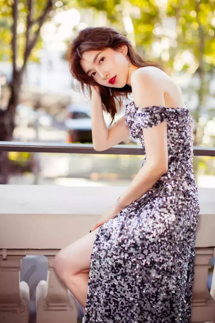 皮肤偏黑适合什么颜色口红显白,卡姿兰口红哪个色号显白显年轻