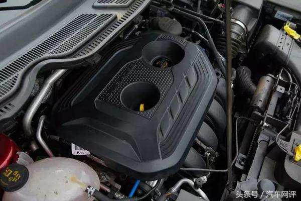 低价却有高实力试驾“搏”出小型SUV佼佼者的全新福特翼搏!