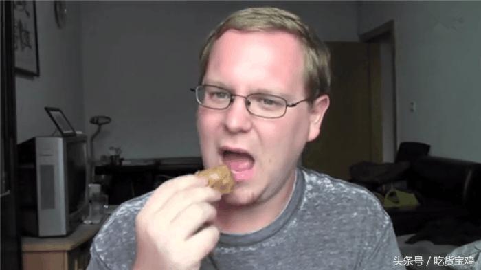 外国人说怎么评价臭豆腐,外国人吃中国的臭豆腐会怎么样