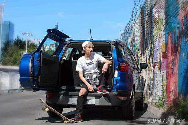 低价却有高实力试驾“搏”出小型SUV佼佼者的全新福特翼搏!