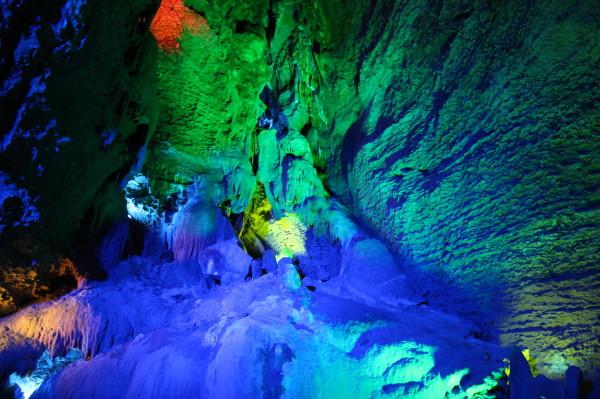 五彩的溶洞,沂水天然地下溶洞画廊