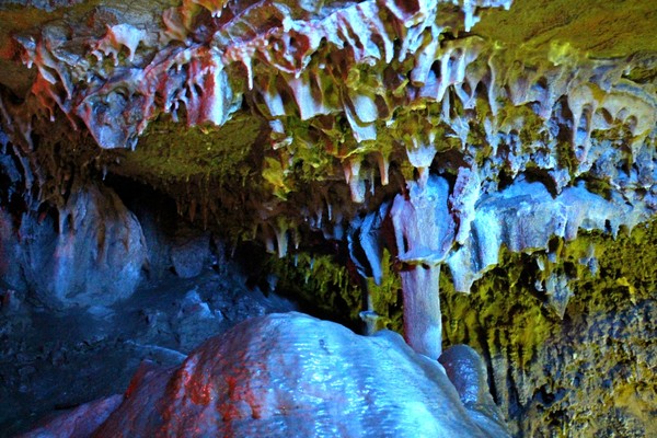 五彩的溶洞,沂水天然地下溶洞画廊