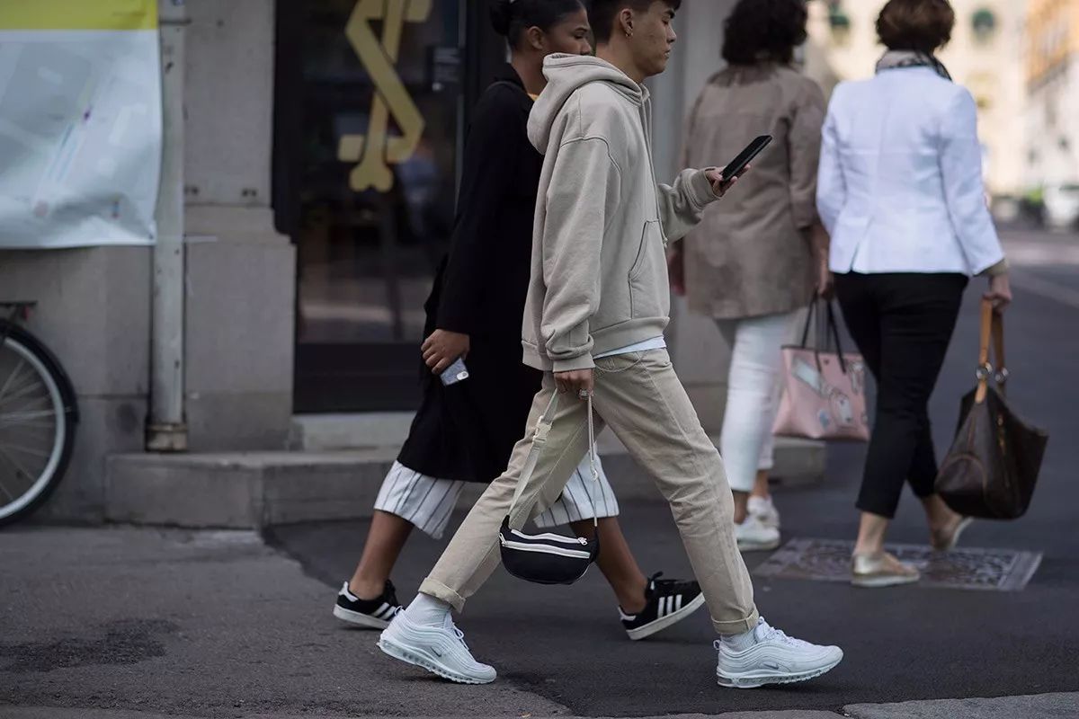 给你一份Sneaker趋势分析，让你在潮流的道路上越走越顺！