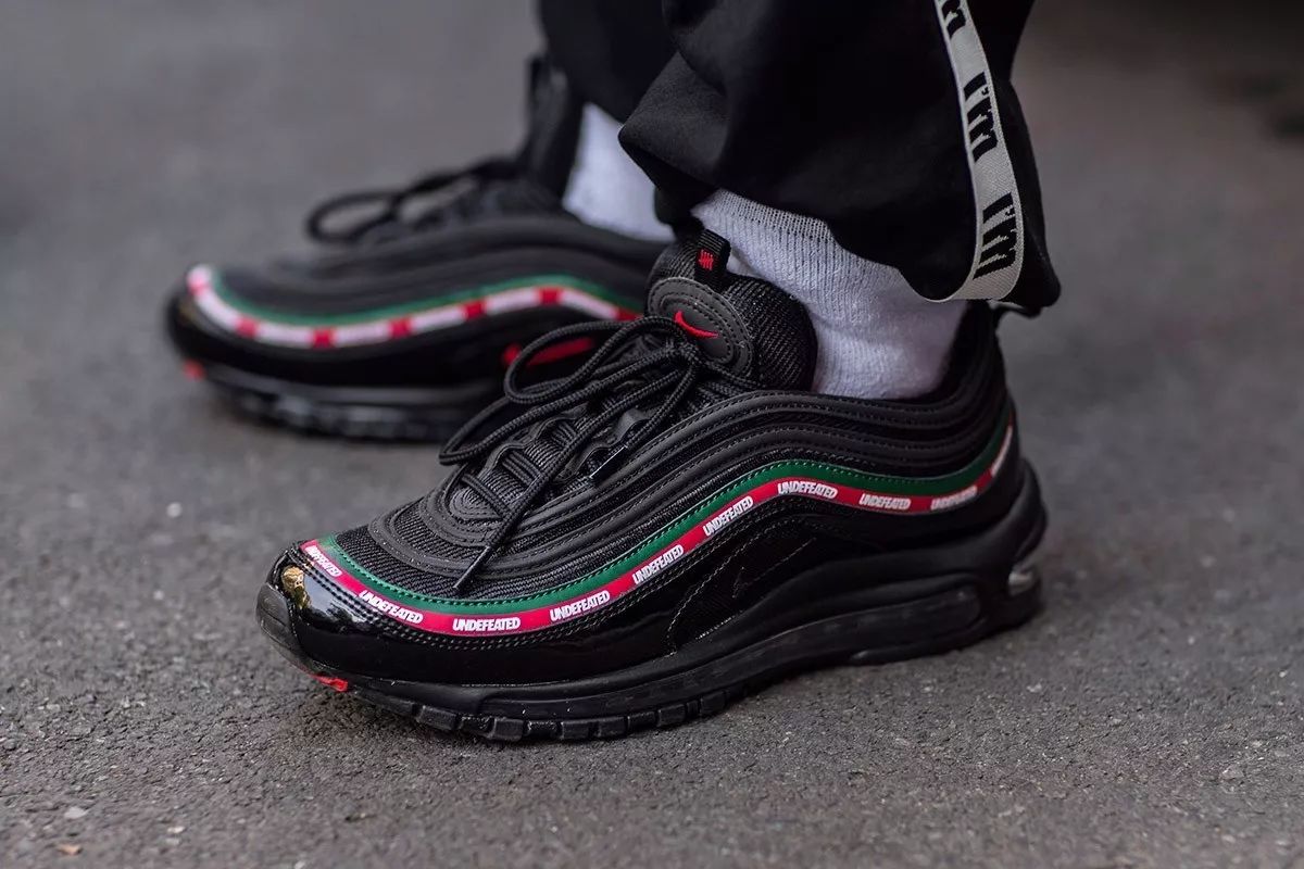 给你一份Sneaker趋势分析，让你在潮流的道路上越走越顺！