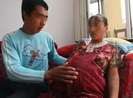 顺产一个月后掉下来一块肉,产妇生完孩子15天掉出一块肉