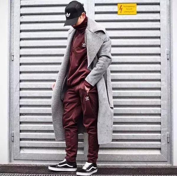 大衣搭配球鞋,一件大衣搭配一双球鞋时髦到爆了