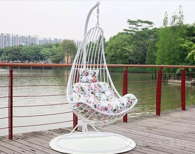 躲在山中偷得浮生半日闲,坐在河边吹吹风偷得浮生半日闲