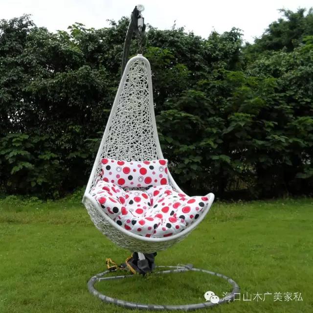 躲在山中偷得浮生半日闲,坐在河边吹吹风偷得浮生半日闲