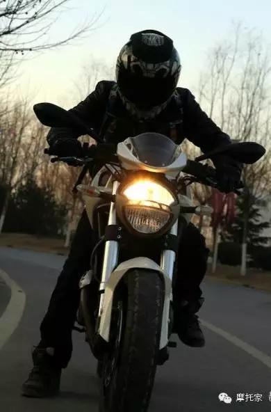 杜卡迪696摩托官方价格多少钱,哪年的杜卡迪696比较好