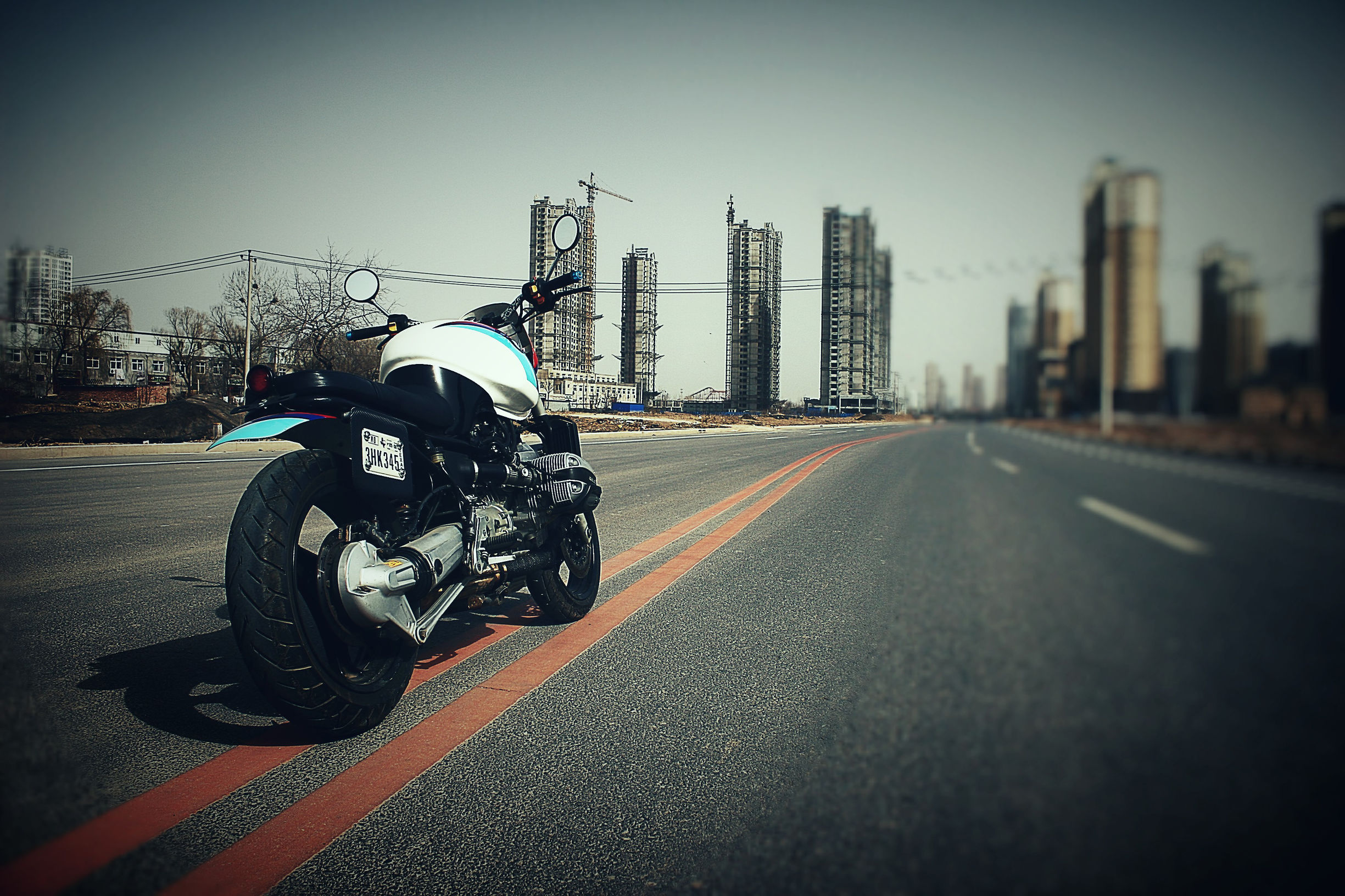 独特设计复古摩托车,中国小伙手工打造摩托车