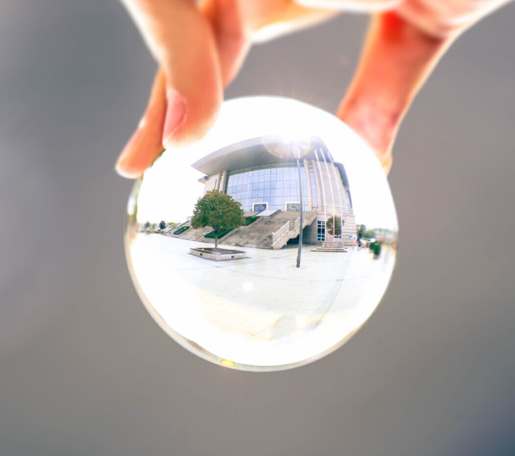 遇见︱有个给你的水晶球，吓了一跳，武汉竟有如此晶莹剔透的大学