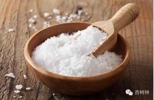 工业盐能当食用盐吗,工业盐对农作物有害吗