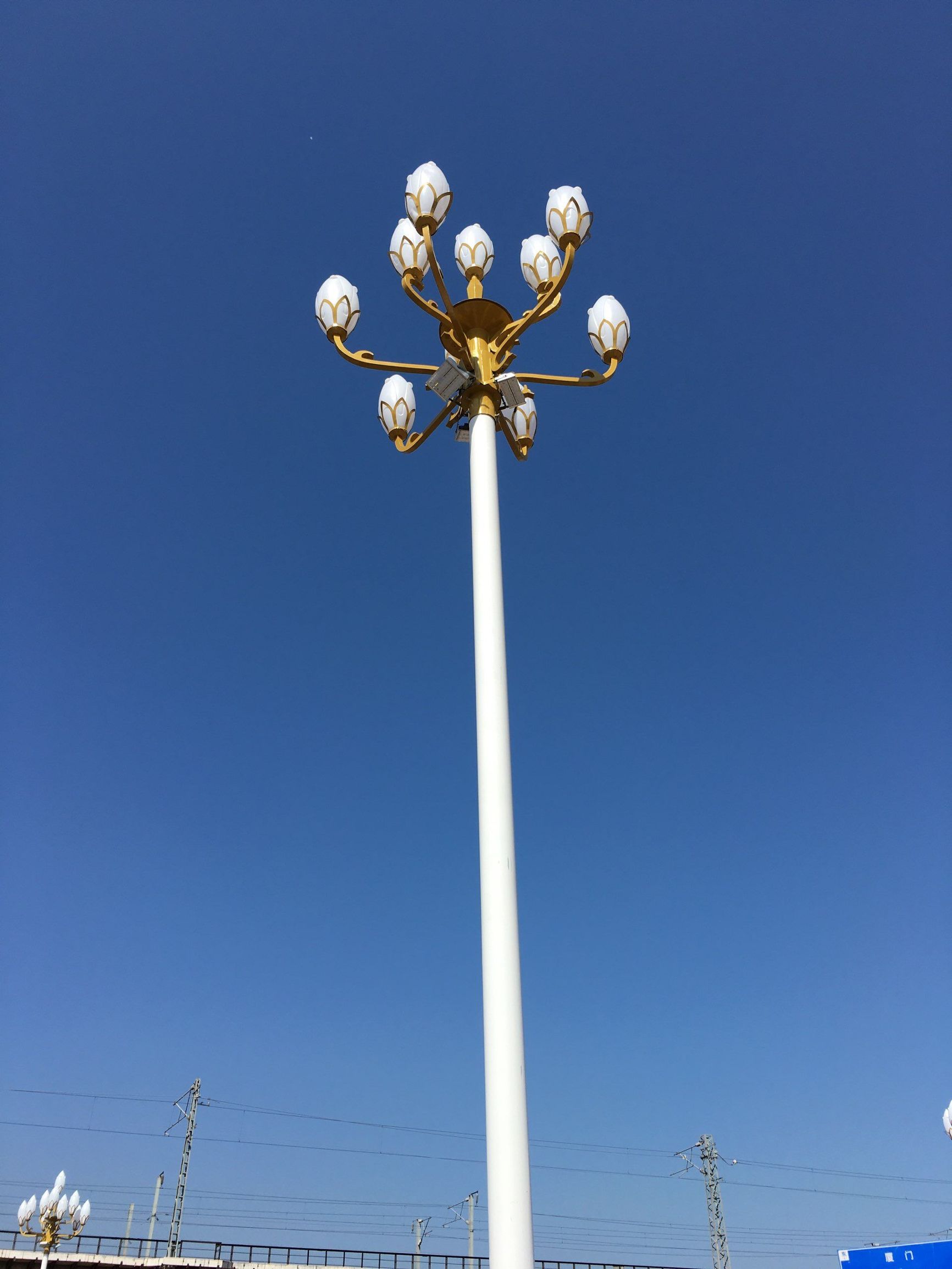 从后来者到领跑者,从追随者到产业领导者