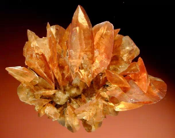 蓝宝石原矿全过程,迪拜顶级奢侈原矿宝石