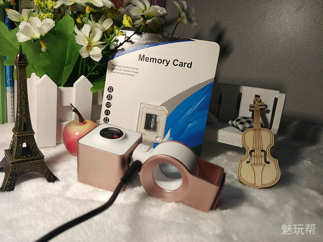 你驾驶，她帮你看风景