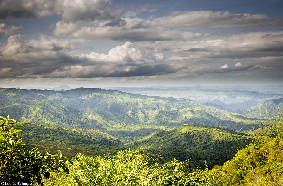 敲碎牙齿、插入盘子,实拍非洲女性残忍风俗