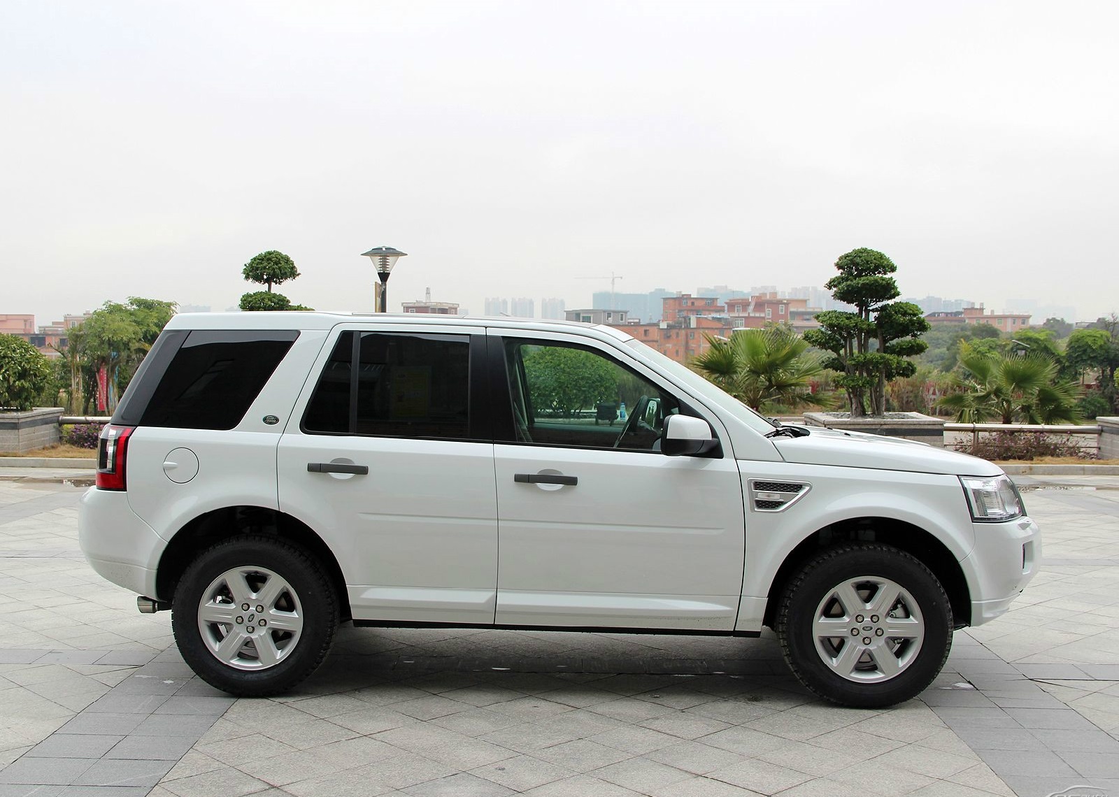 路虎神行者2.2t柴油版可以两驱吗,路虎神行者2柴油版不喷油