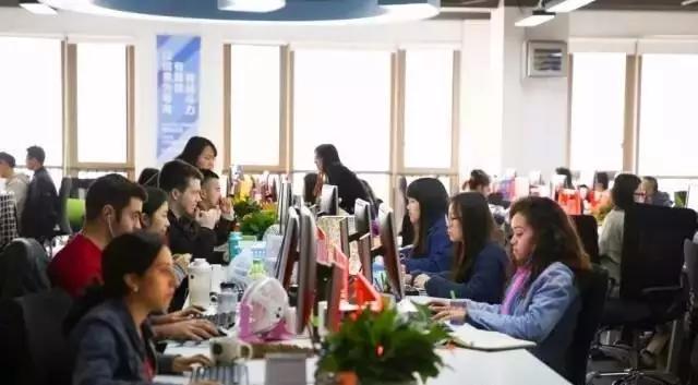 电商办公设计装修高端,二十平米的时尚办公室设计