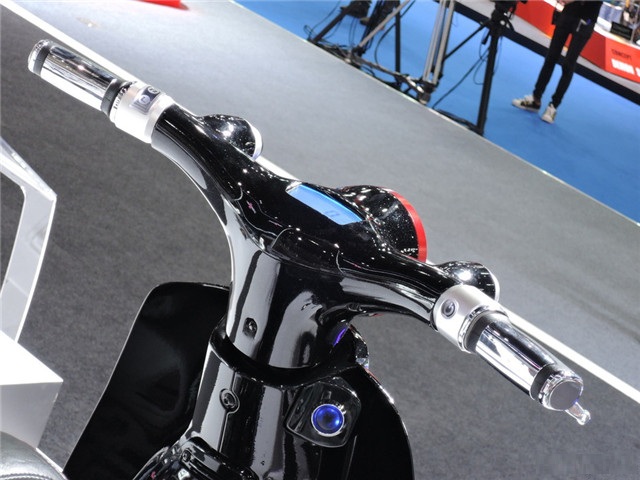 本田supercub125超级幼兽智能版,本田幼兽crosscub白色上市时间