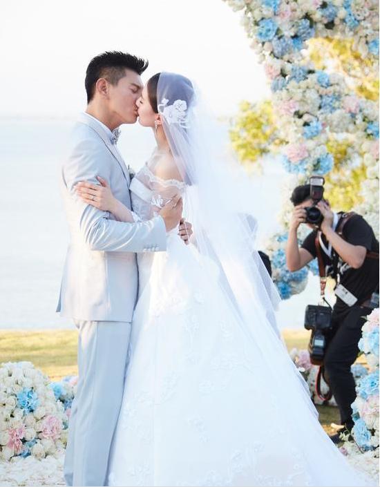 柳岩包贝尔白色礼服,柳岩包贝尔现今如何