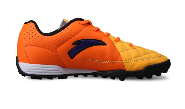 山寨足球鞋,安踏雄狮足球鞋郑智