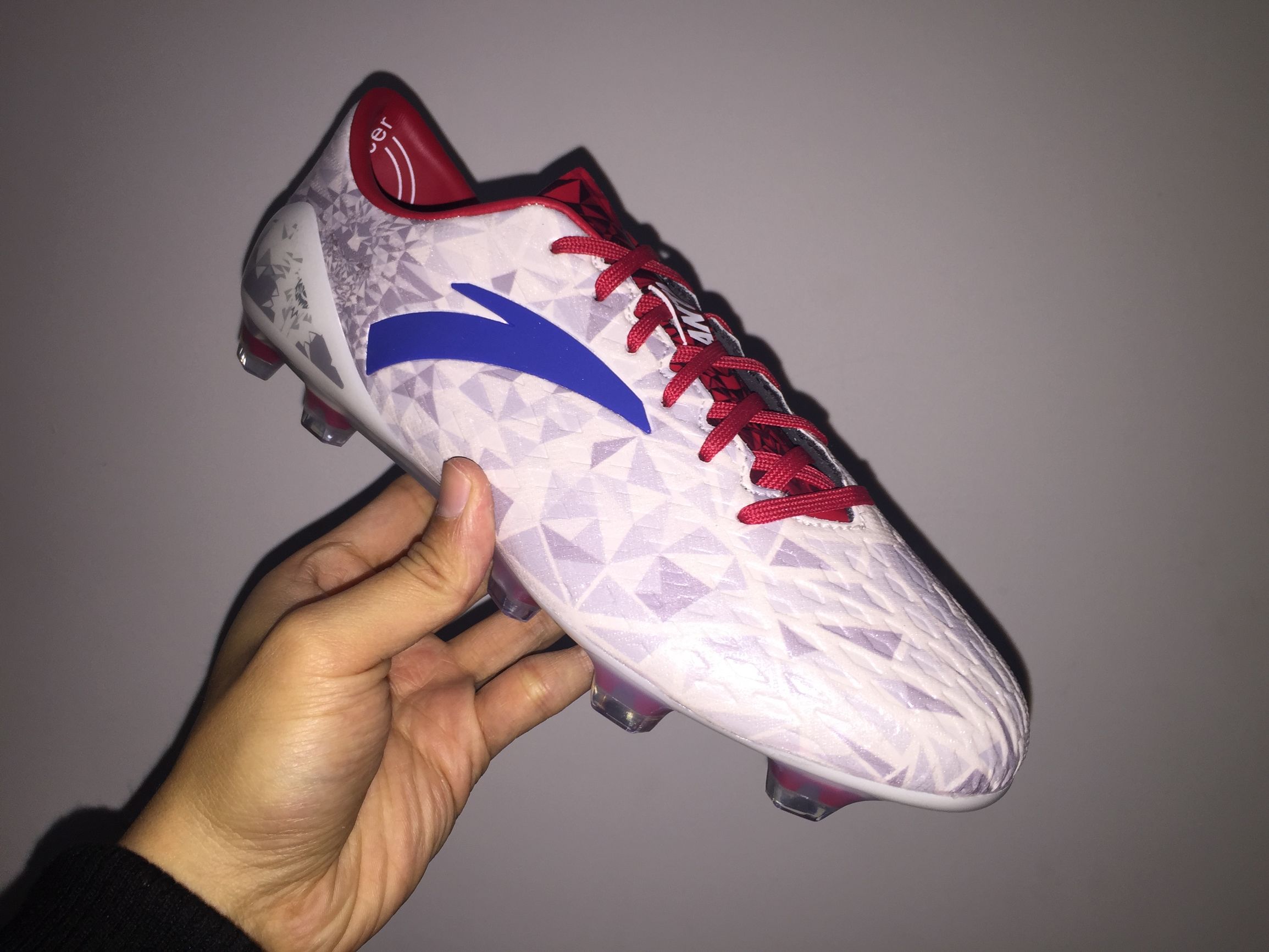 山寨足球鞋,安踏雄狮足球鞋郑智