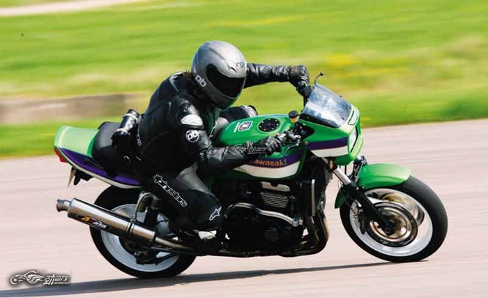 川崎zrx250四缸车复活,带你见识世界神车